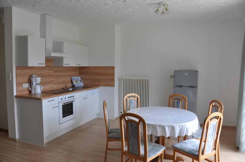 Ferienwohnungen Familie Jarnig Inge Görtschach Habitación foto