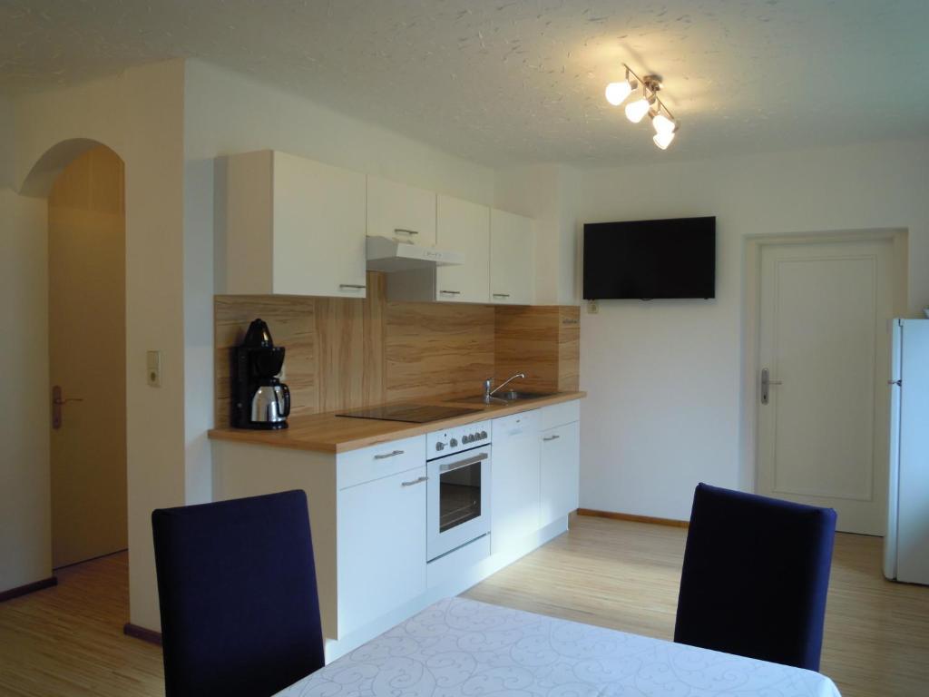 Ferienwohnungen Familie Jarnig Inge Görtschach Habitación foto
